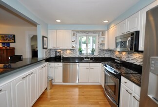 Building Photo - 150 Hubbard St