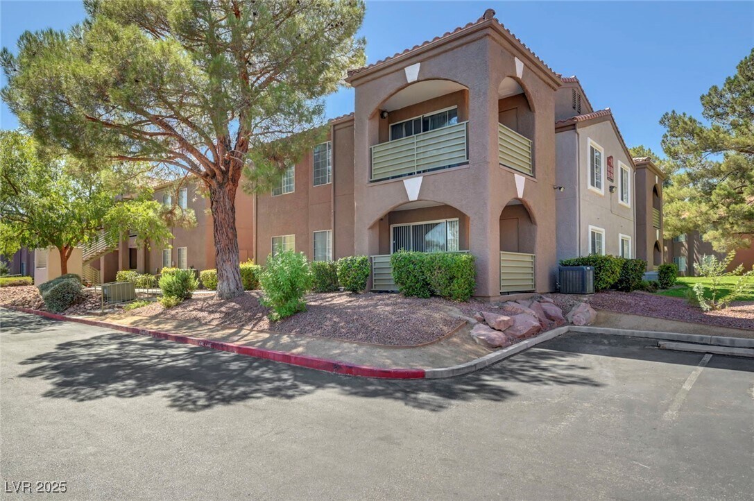 Foto principal - 2121 Blue Breeze Dr