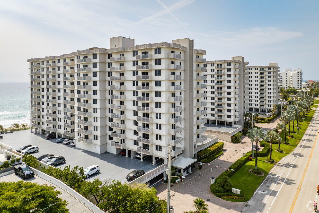 Ambassadors East Apartments in Highland Beach, FL