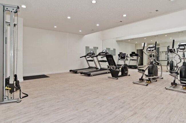 Foto del edificio - Oakwood Condos Bedford