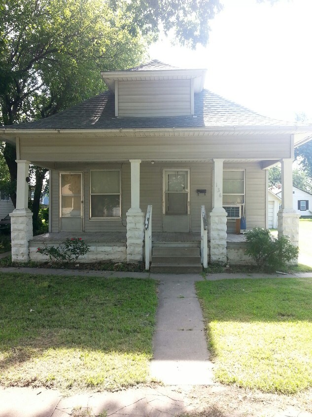 Primary Photo - 136 S Minneapolis Ave