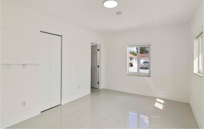 Foto del edificio - 2722 SW 5th St