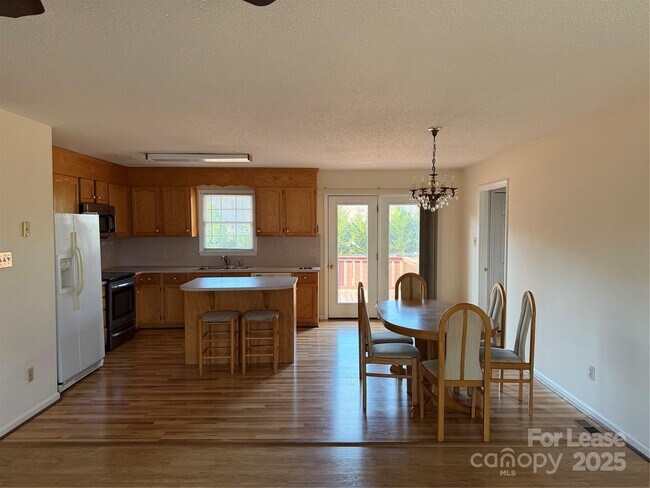 Foto del edificio - 401 Miller Farm Rd