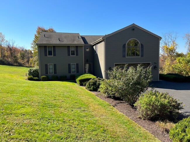 Foto del edificio - 92 Creek Rd