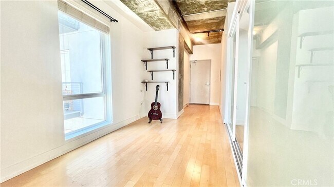 Foto del edificio - 645 W 9th St