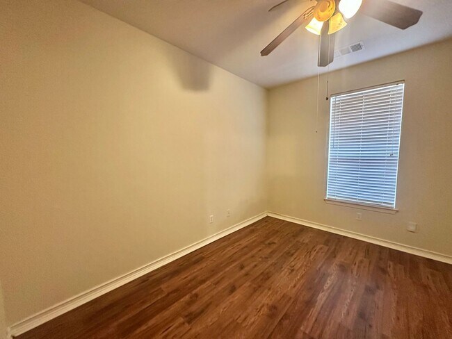 Foto del edificio - 4 BED 3 BATH IN PFLUGERVILLE TX