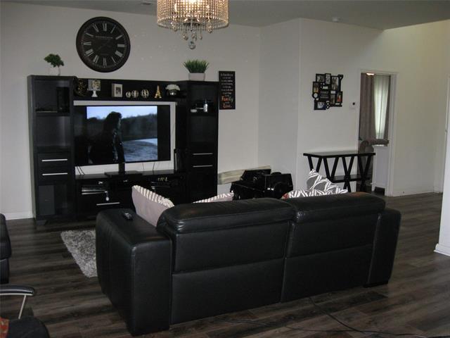 Building Photo - 1402 Engleman Dr