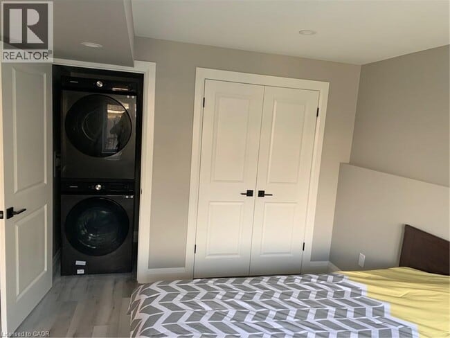 Building Photo - 12 Slater St