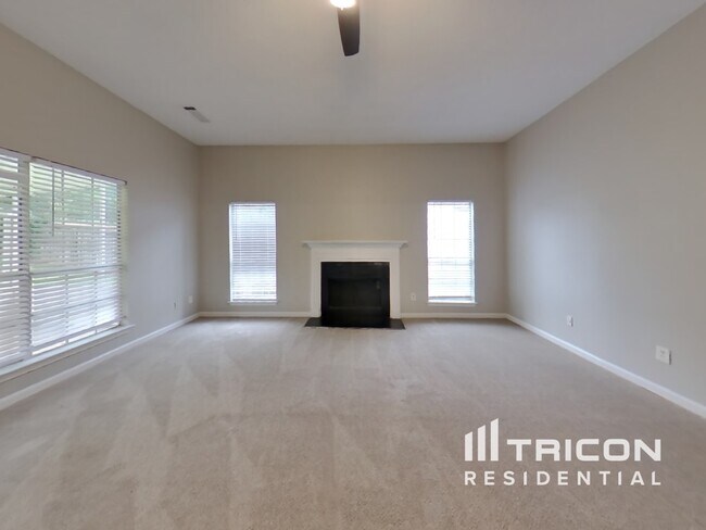 Building Photo - 6438 Rebecca Way Lithonia GA