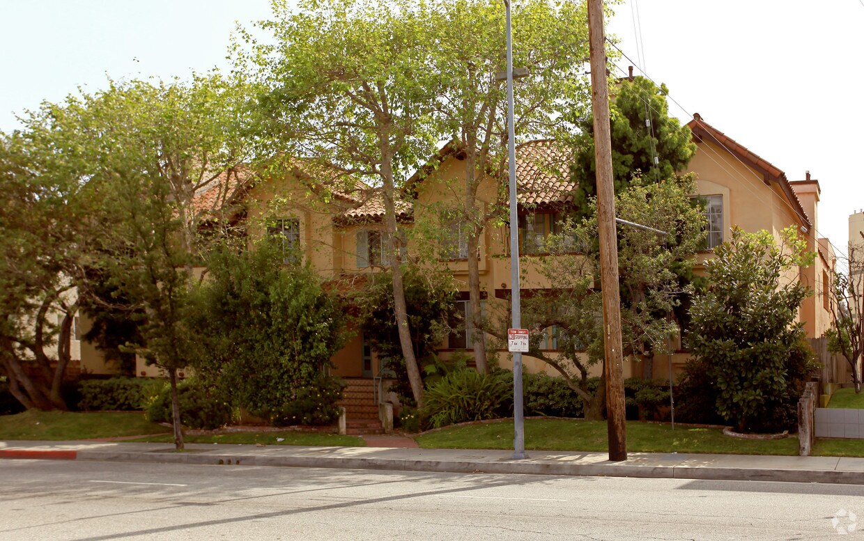 Primary Photo - 1565 S Bundy Dr