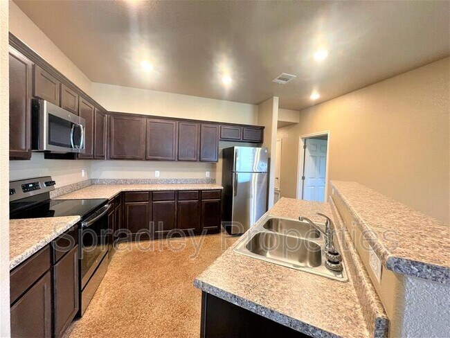 Building Photo - 1573 Kal Ct