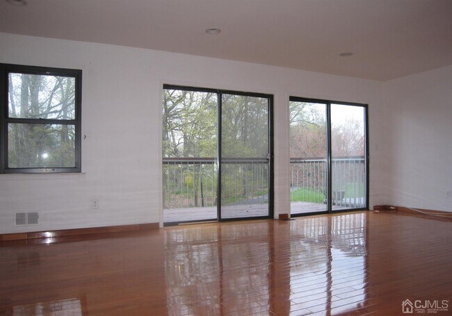 Building Photo - 5401 N Oaks Blvd