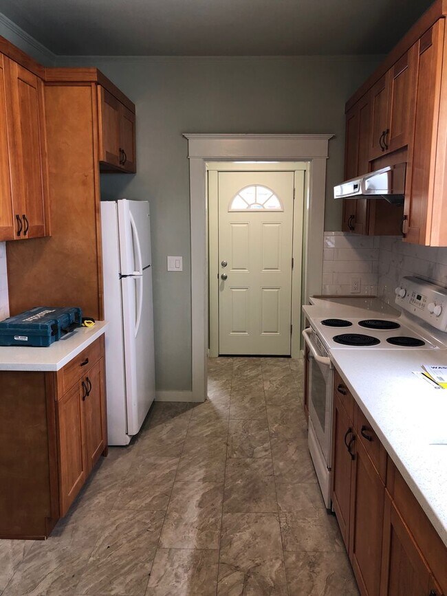 Building Photo - University Duplex