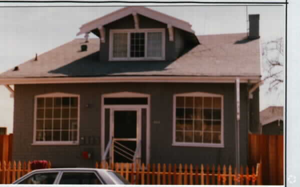 Building Photo - 917 Howard Ave
