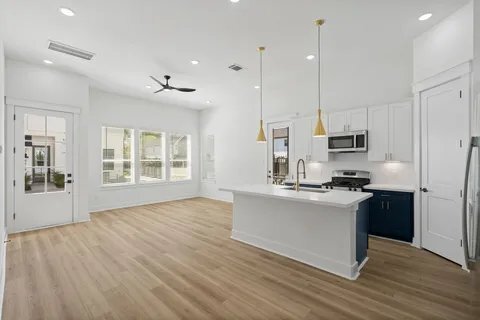 Foto del edificio - 8905 Laverne St