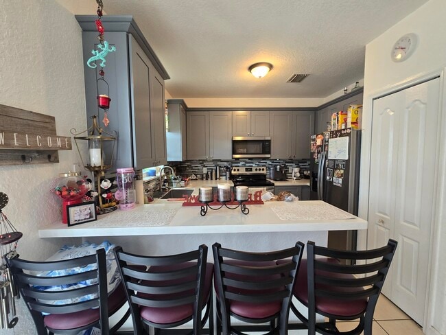 Building Photo - 2208 Shoma Dr