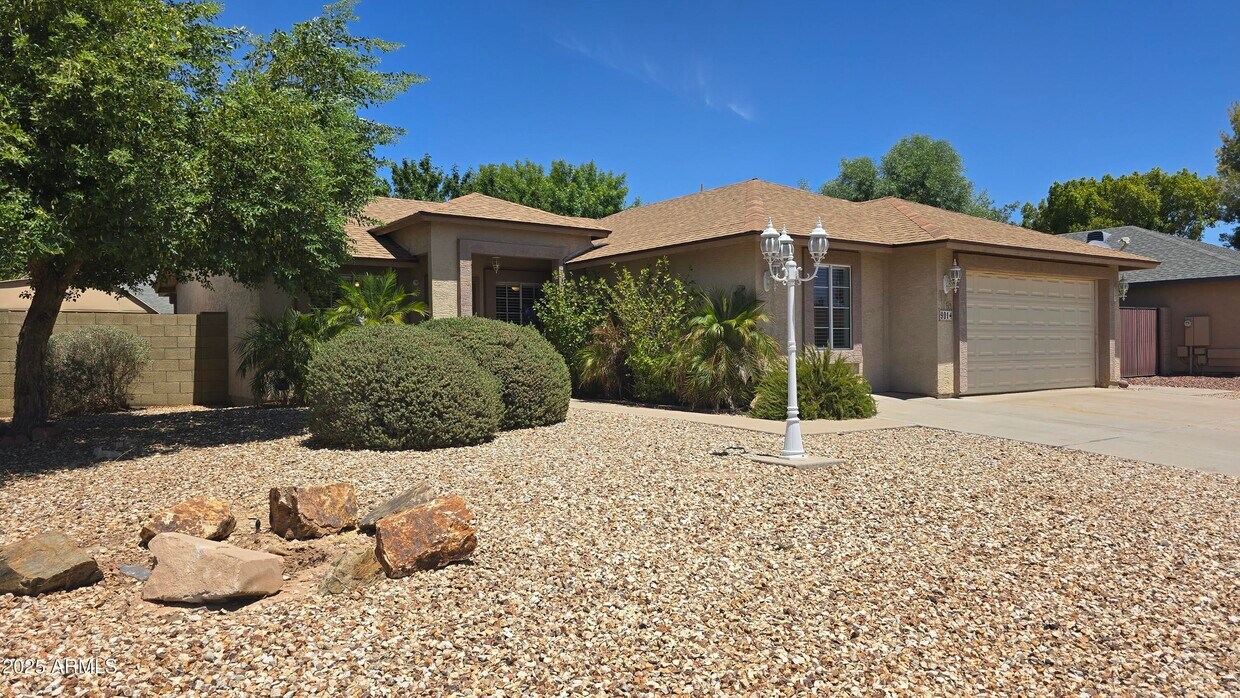 Foto principal - 9014 W Rovey Ave