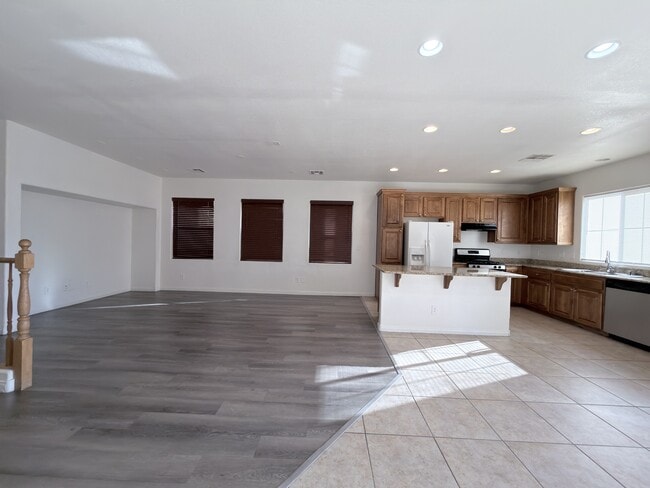 Building Photo - 4742 Cortina Rancho St