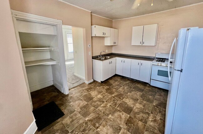 Foto del edificio - 701 S Center St