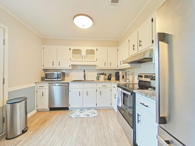 Foto del edificio - 4 Bedroom Brick Ranch in Woodlake!