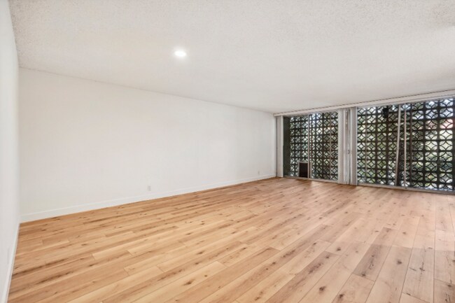 Foto del edificio - 9000 Clifton Wy