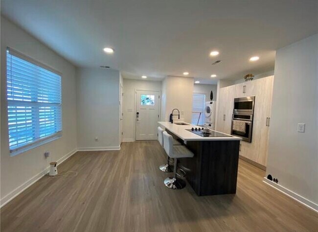 Building Photo - 1537 Briar Creek Rd