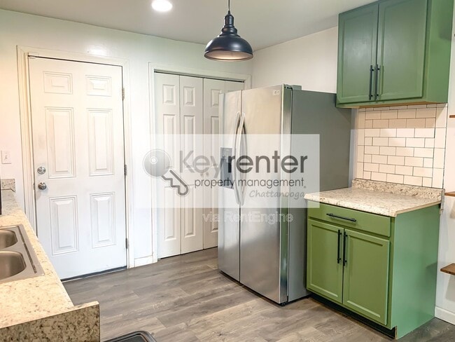 Foto del edificio - 827 Woodmore Ln