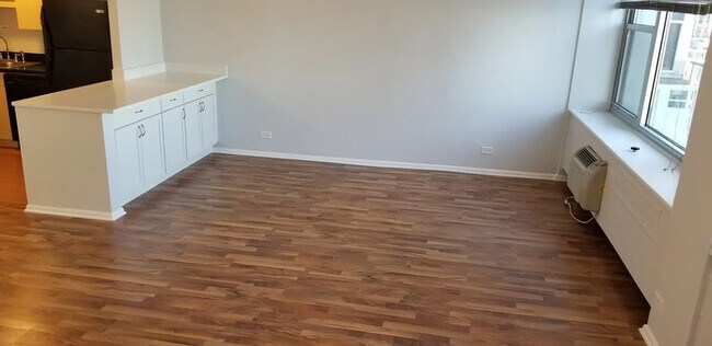 Foto del edificio - 4250 N Marine Dr