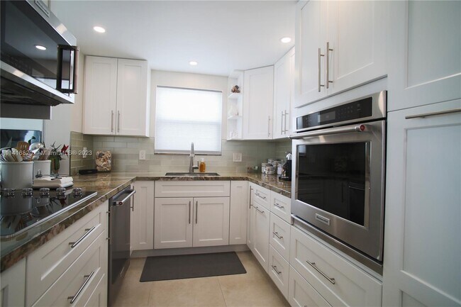Building Photo - 3015 N Ocean Blvd