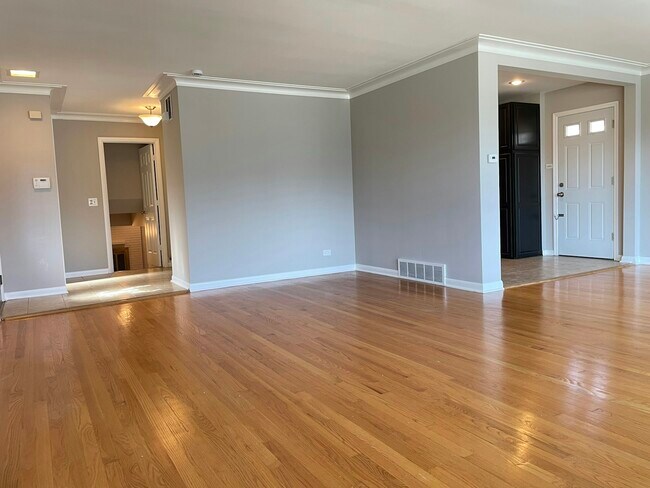 Foto del edificio - 9210 S Bennett Ave