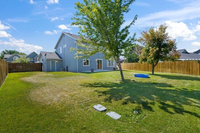 Foto del edificio - 4bd/2.5ba South Boise Home w/3-Car Garage!