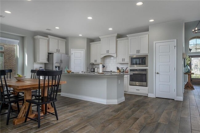 Building Photo - 6400 Llano Stage Trl
