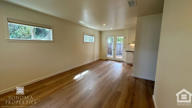 Building Photo - Remodeled 2 Bedroom Sonoma Home