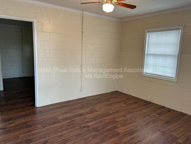 Foto del edificio - 909 Cleveland St