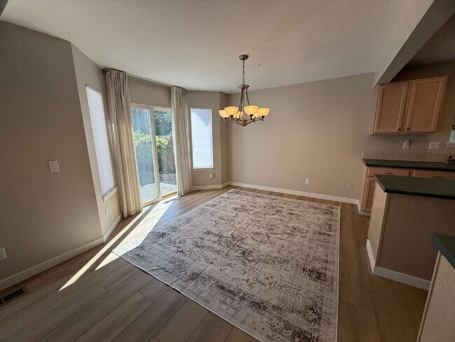 Foto del edificio - AMAZING Home in Quiet Community Available ...