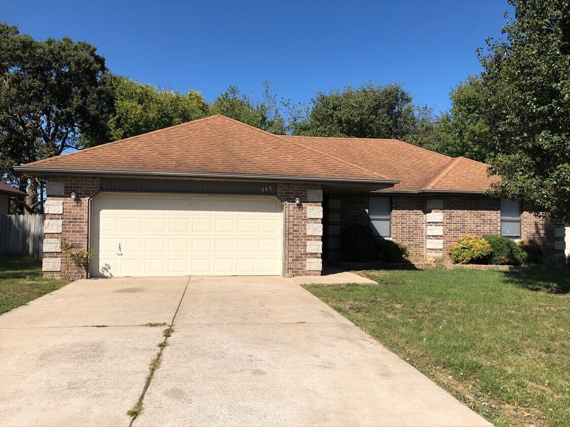 Primary Photo - 505 E Ozark Jubilee Dr