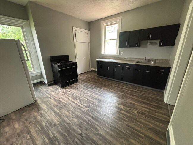 Foto del edificio - Newly updated 3 bedroom apartment in Mt Wa...