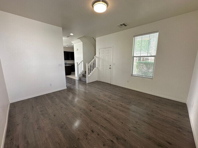 Foto del edificio - Beautifully upgraded two-story home nestled in a gated community