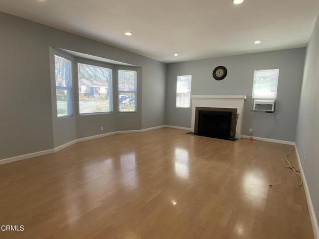 Building Photo - 612 W Live Oak Ave