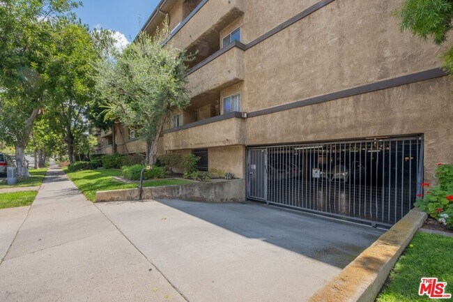 Foto del edificio - 320 E Stocker St