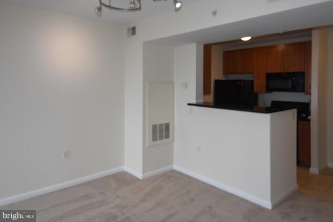 Building Photo - 851 N Glebe Rd