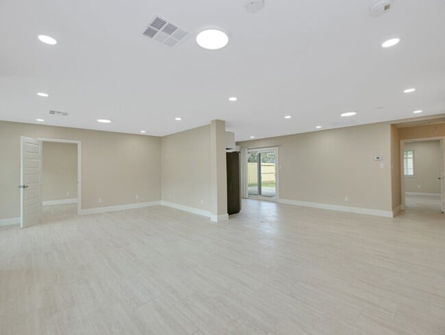 Foto del edificio - 5306 Windswept Ln