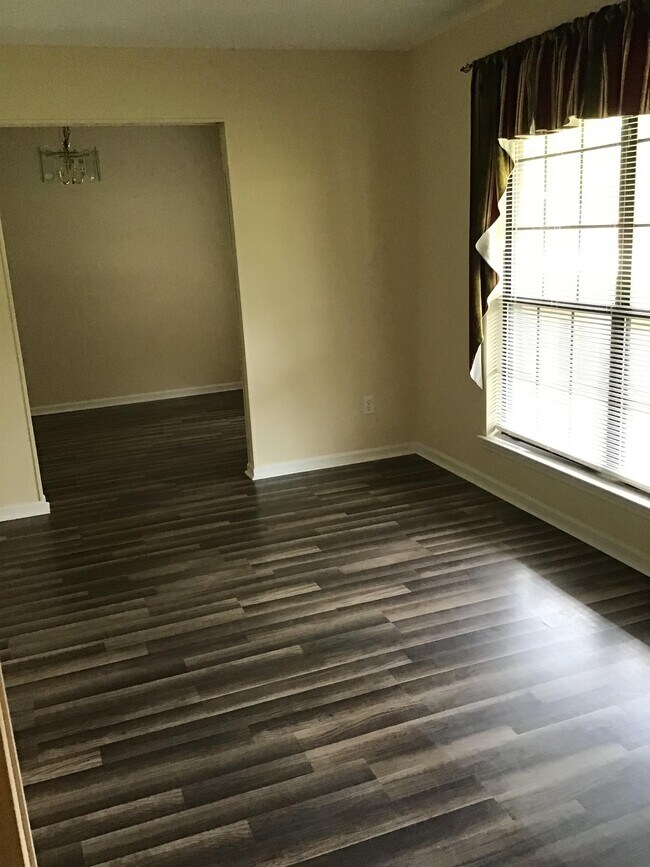 Foto del edificio - 351 Hunters Branch Dr