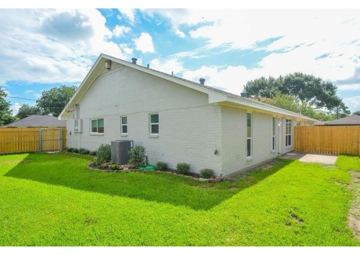 Primary Photo - 6315 Bowers St