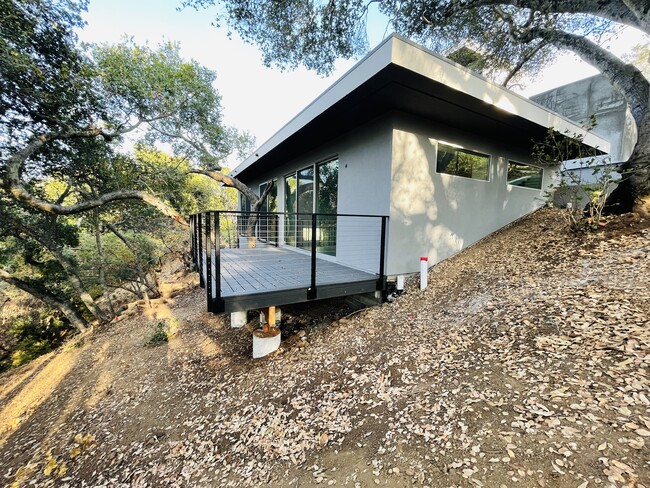 Balcony - 26727 Taaffe Rd