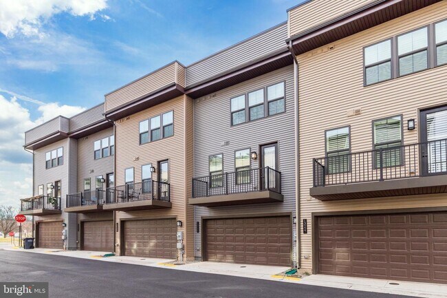 Foto del edificio - 13225 Lake Waterview Way