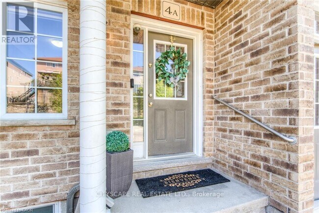 Photo du bâtiment - 38 Howe Dr