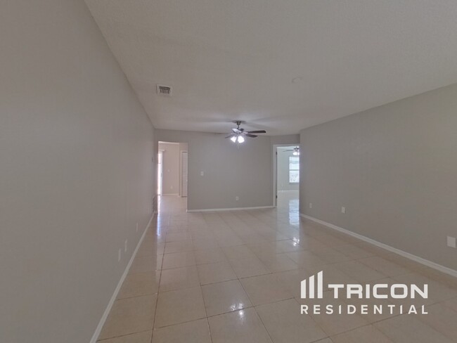 Foto del edificio - 1221 Regal Ridge Dr