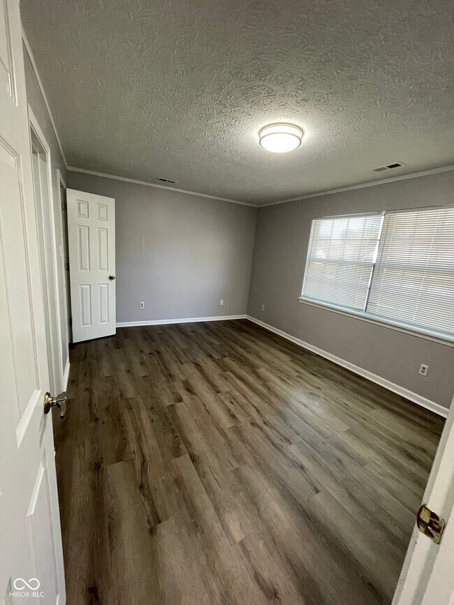 Foto del edificio - 5767 Rosemont Dr