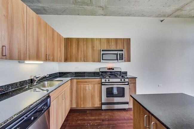 Foto del edificio - AVAILABLE NOW! Wonderful opportunity to re...